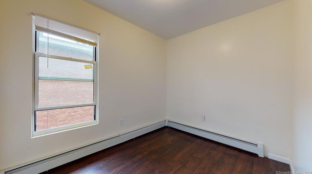 40 Lawrence St, Hartford CT  06106-1511 exterior