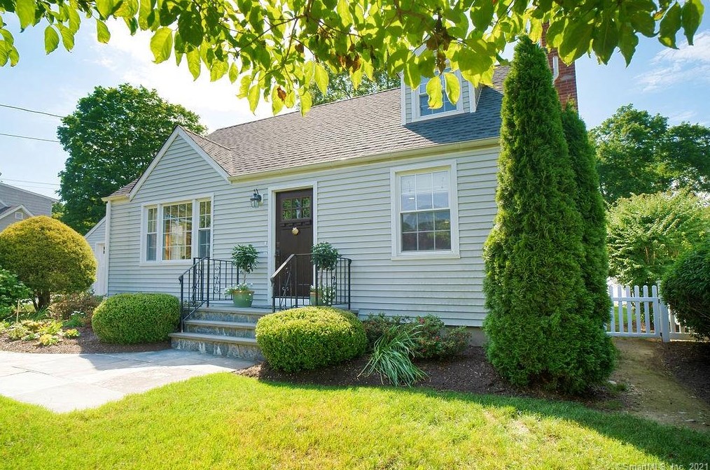 25 Millspaugh Dr, Fairfield, CT 06824-3012