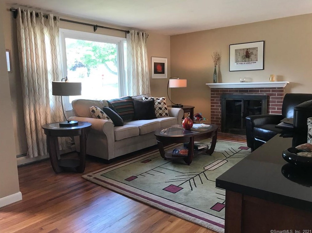 49 Mohegan Rd, Groton, CT 06340