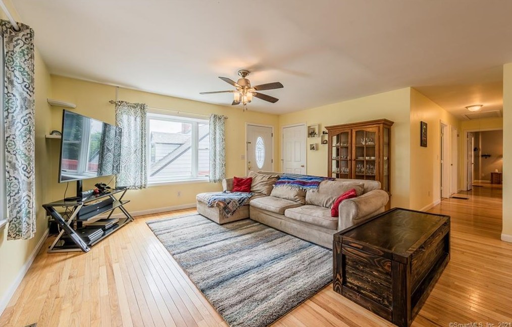39 Richards Grove Rd, Quaker Hill, CT 06375-1524
