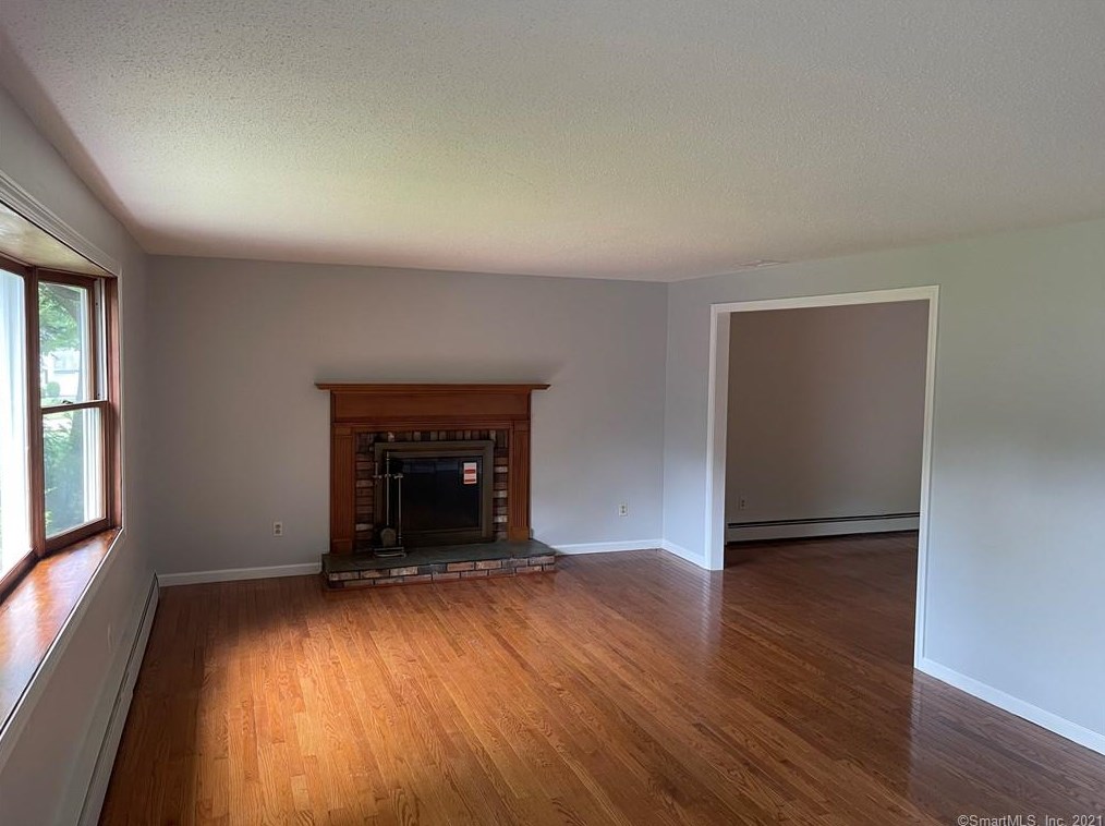 30 Garnet Ln, Wapping, CT 06074