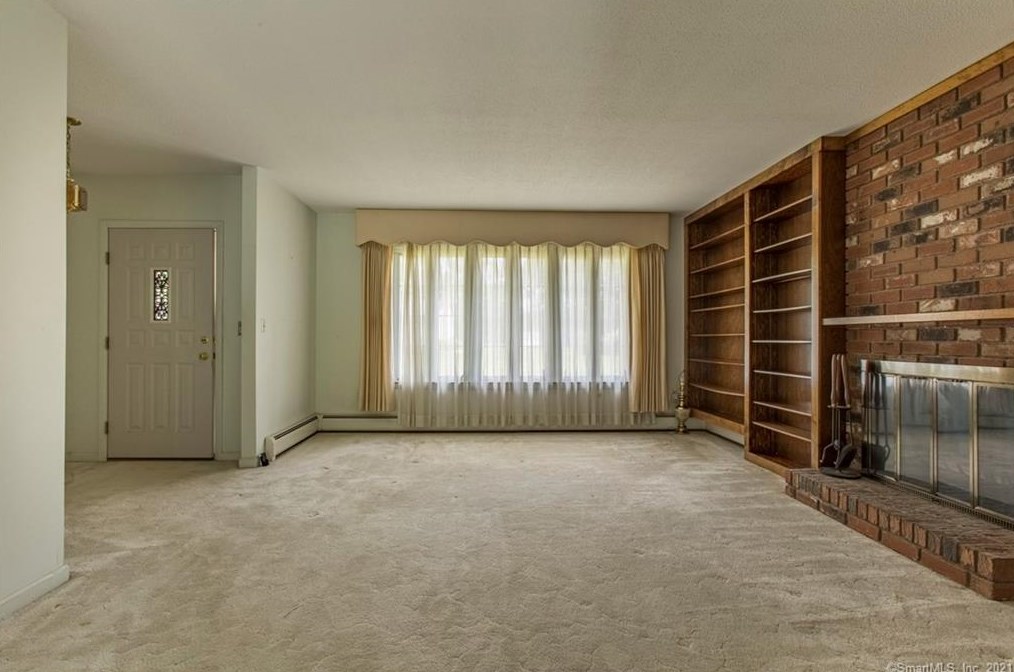 85 Gray Rd, Wapping, CT 06074