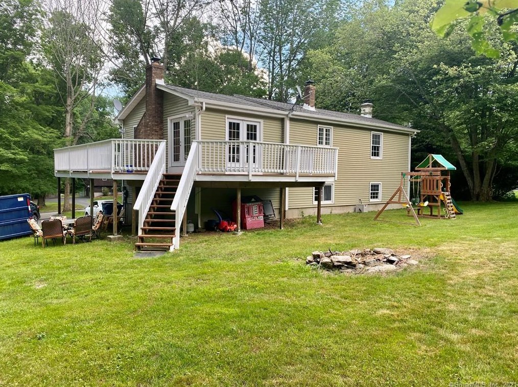 5 Phillip Ln, Gales Ferry, CT 06339