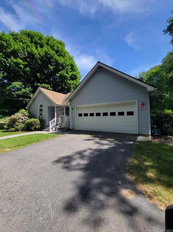 21 Stoddards Wharf Rd, Gales Ferry, CT 06339