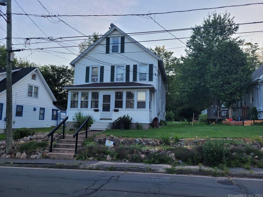 38 West St, Windsor Locks CT  06096-2211 exterior