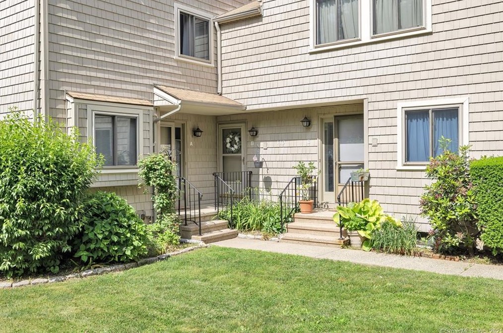 110 Fiddler Green Rd #b, Stratford, CT 06614