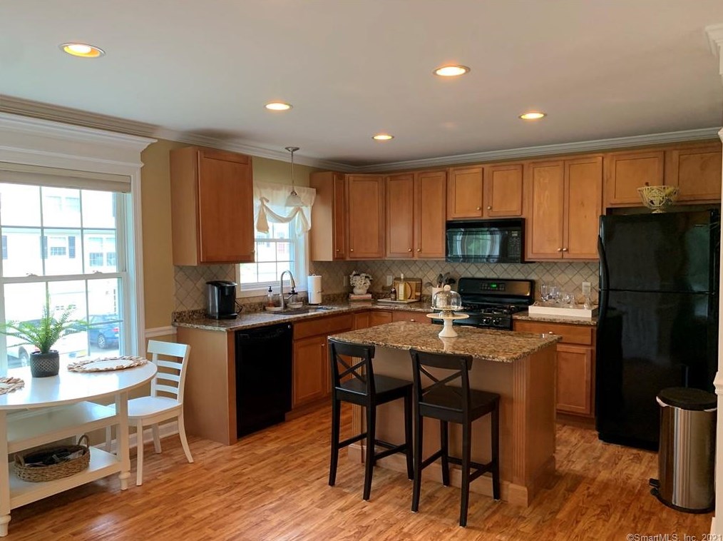 1 Donahue Ln #1, Manchester, CT 06042