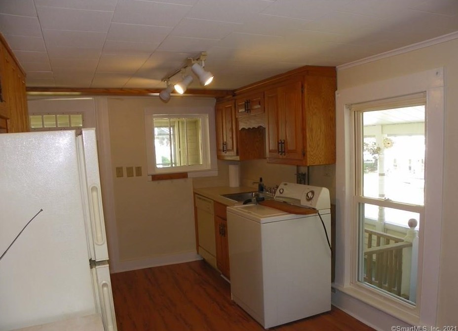 55 Wetmore Ave, Winsted CT  06098-1243 exterior