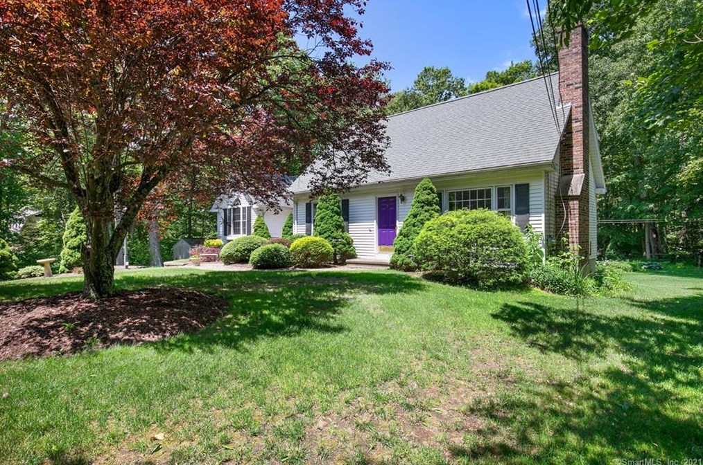 137 Airline Rd, Clinton, CT 06413