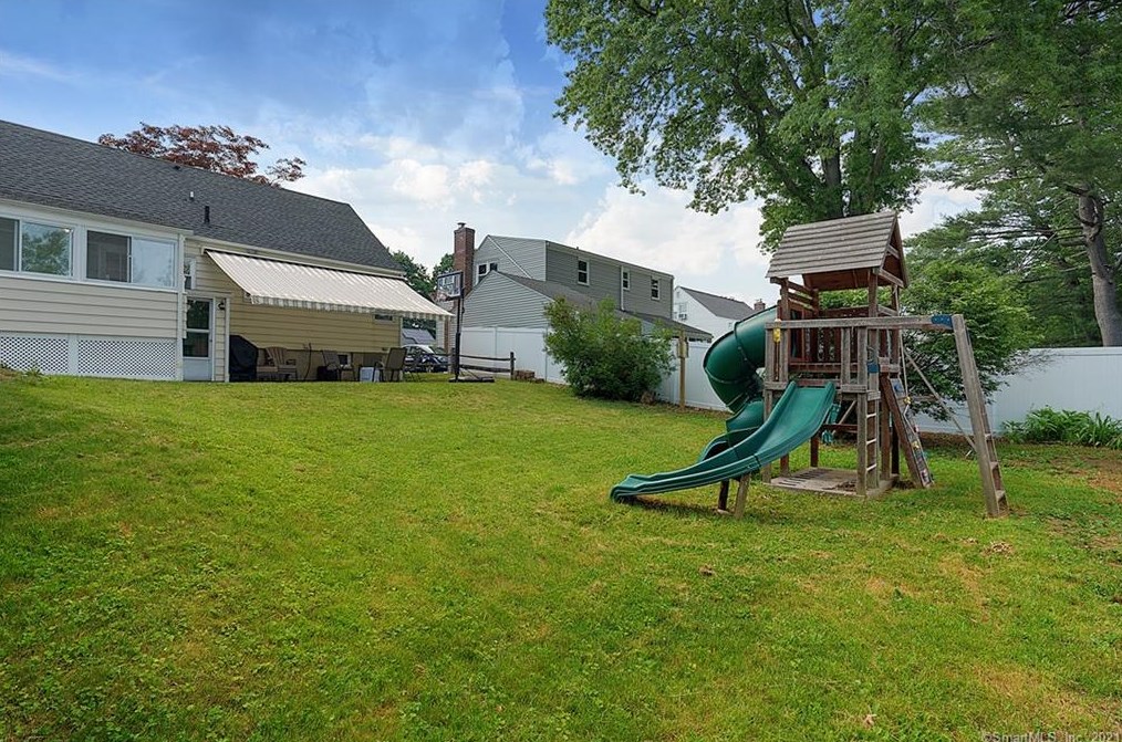 132 Federal St, Hartford CT  06110-1724 exterior