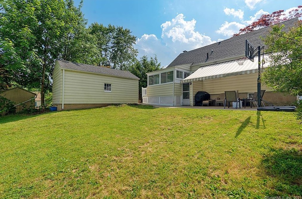 132 Federal St, Hartford CT  06110-1724 exterior