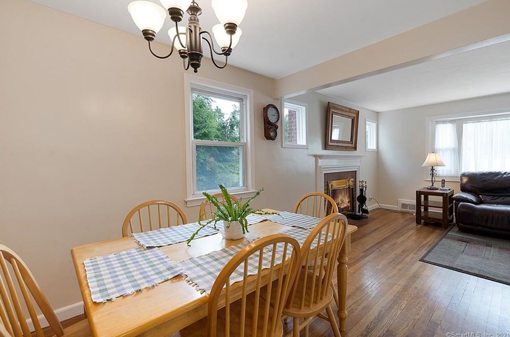 132 Federal St, Hartford CT  06110-1724 exterior