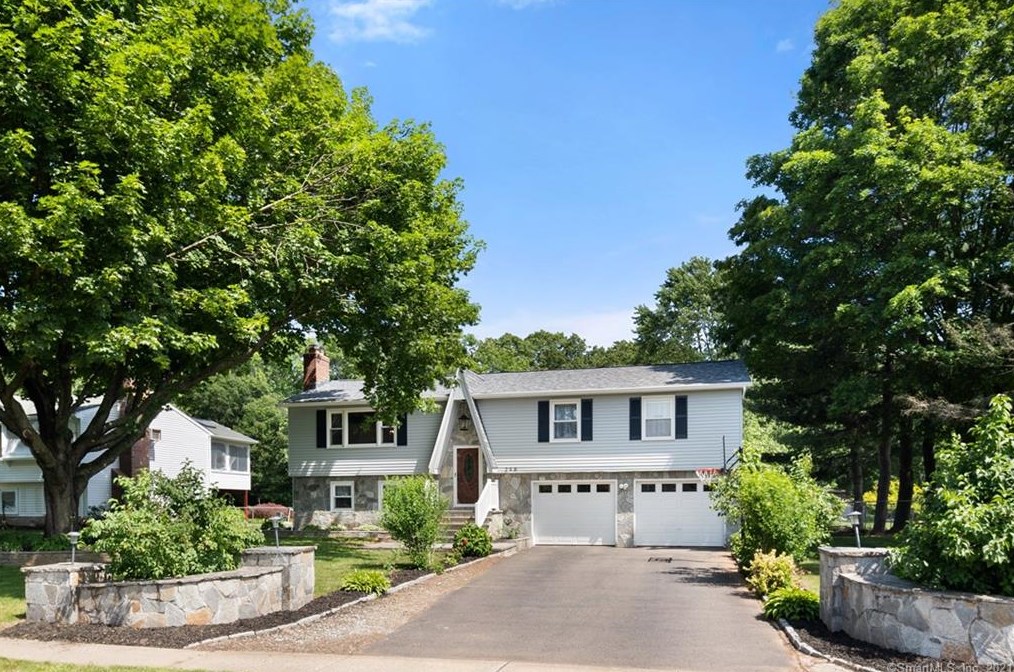 250 Brookfield St, Wapping, CT 06074