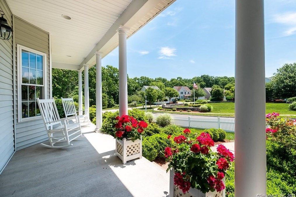 1 Windward Dr, Niantic, CT 06357