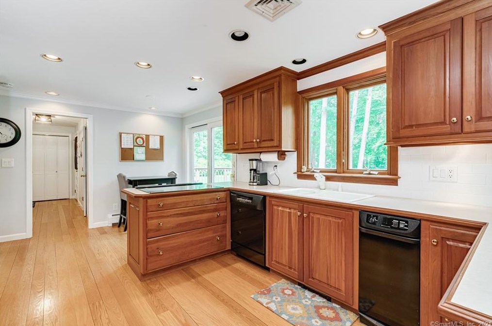 25 Tim Clark Cir, Simsbury CT  06070-1215 exterior