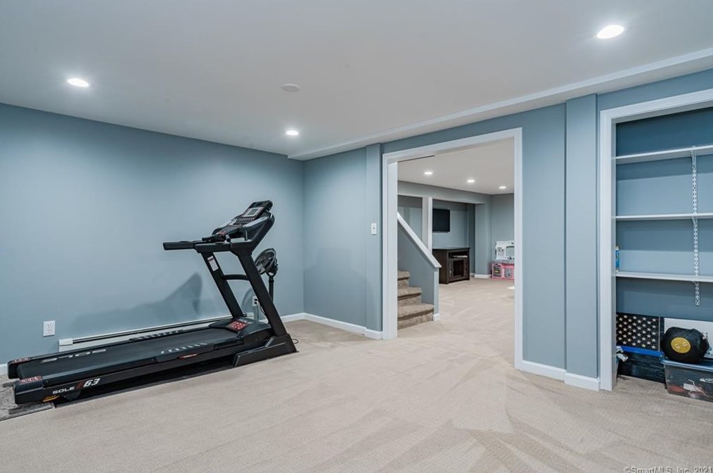 25 Tim Clark Cir, Simsbury CT  06070-1215 exterior