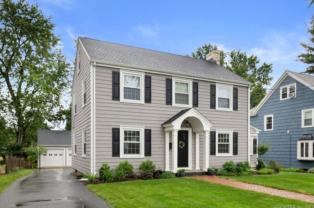96 Four Mile Rd, Hartford, CT 06107-2703