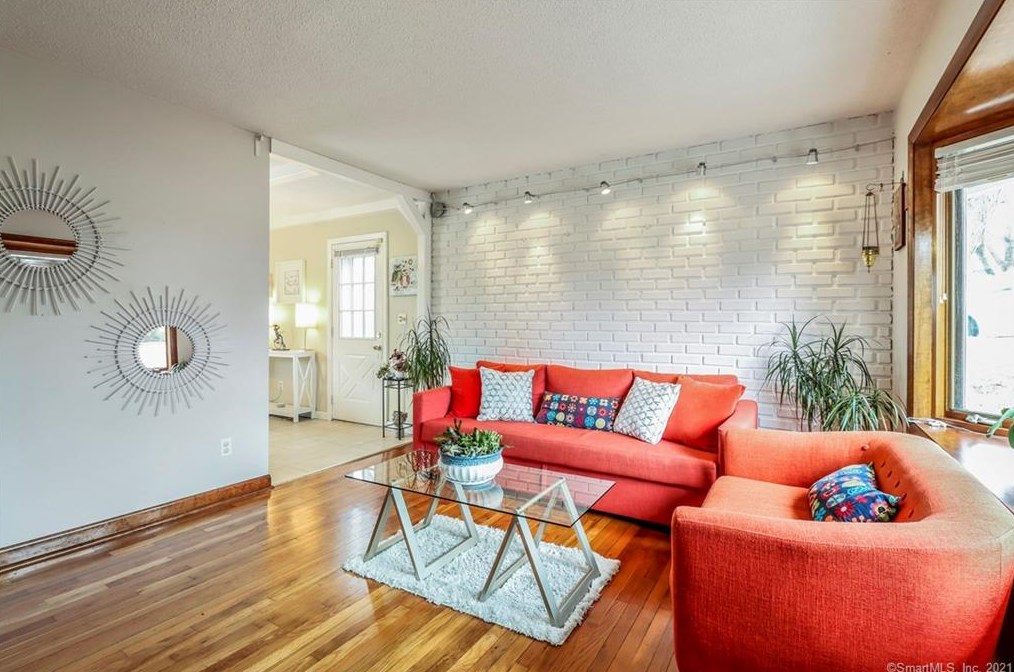 21 Beverly Dr, Ansonia, CT 06401