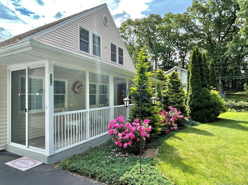 257 Peck Ln, Orange, CT 06477-3334