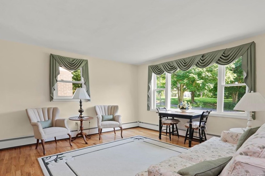107 Thompson St, Huntington, CT 06484