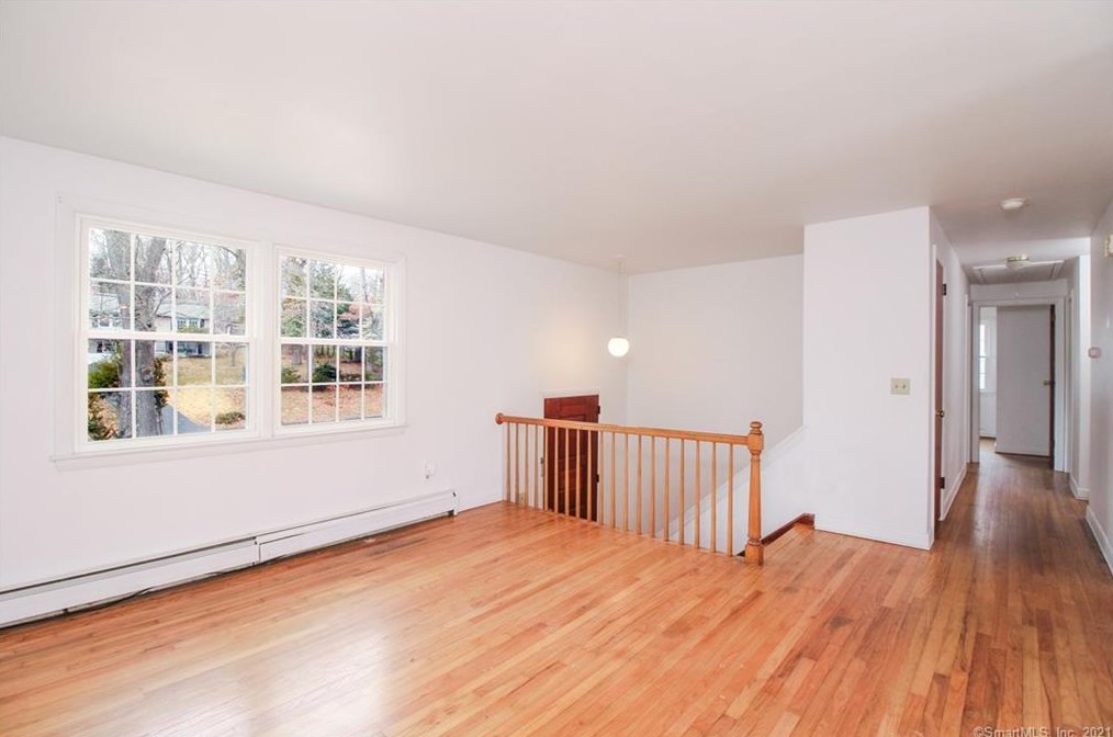 28 Corey Ln, Niantic, CT 06357