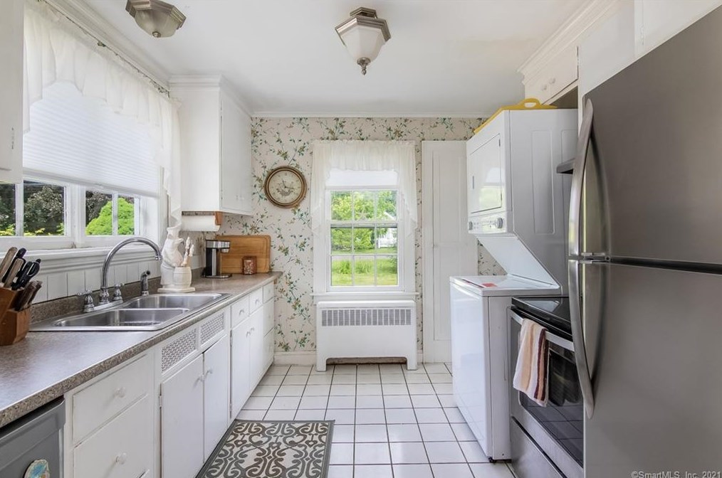 7 Harbor Ave, Madison CT  06443-2824 exterior