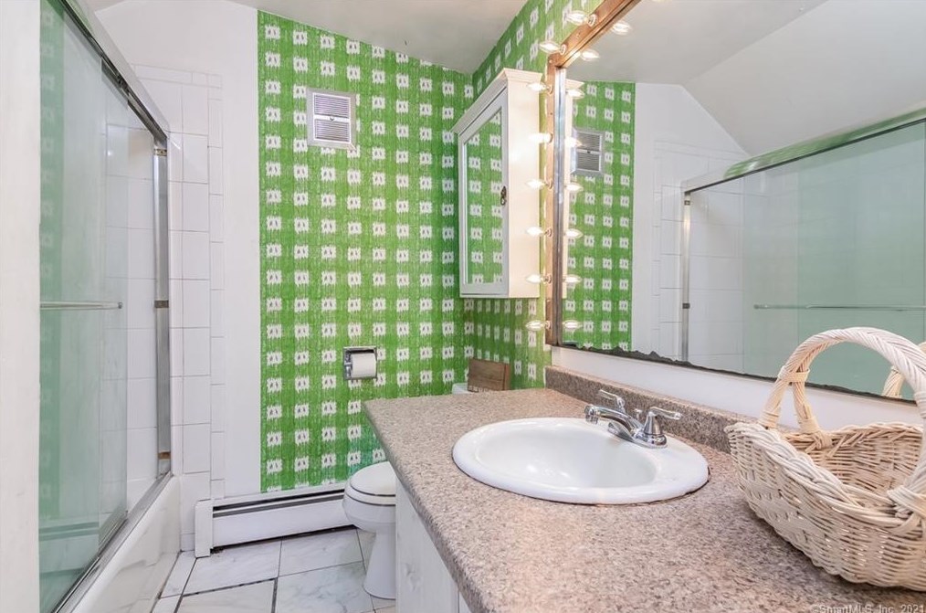 7 Harbor Ave, Madison CT  06443-2824 exterior