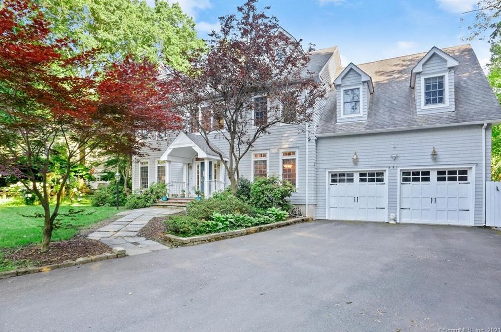 33 Pleasant St, Cos Cob, CT 06807