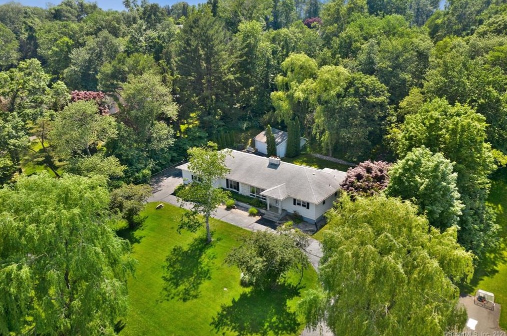 35 Griffing Pond Rd, Branford, CT 06405-6409