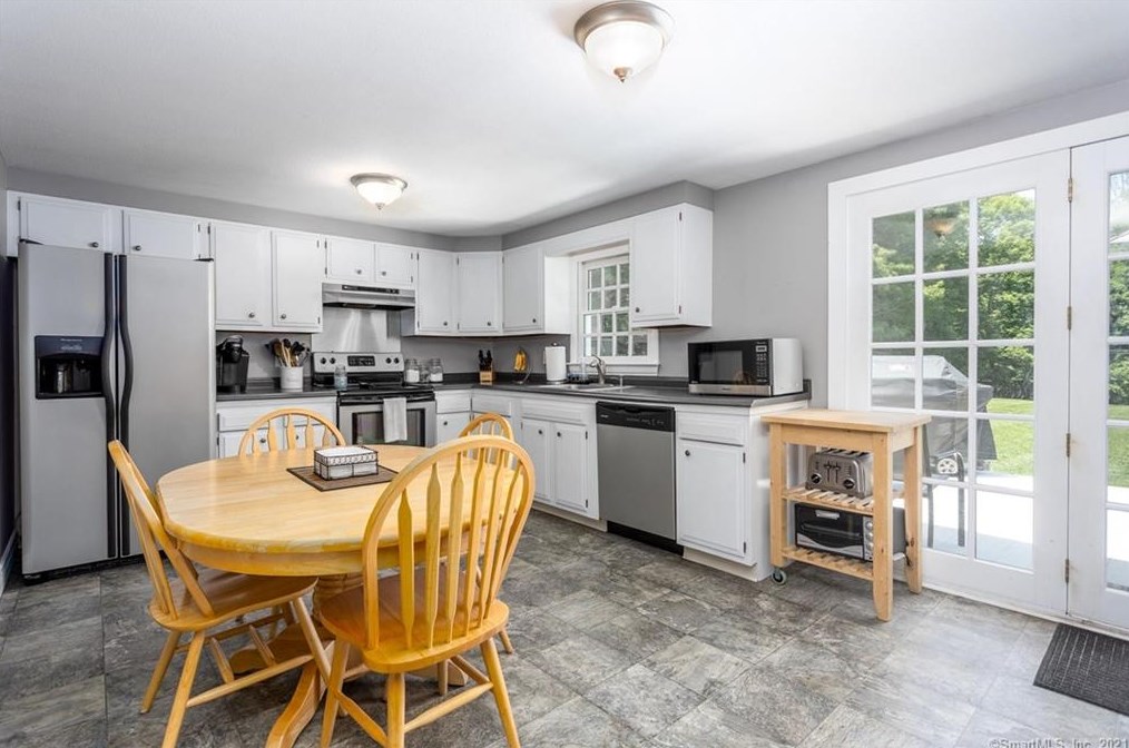 9 Freedley Rd, Pomfret Center, CT 06259