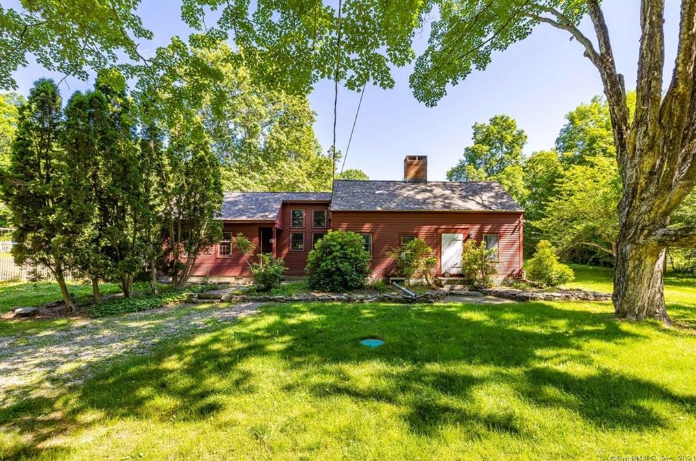 28 Old Chestnut Hill Rd, East Hampton, CT 06424