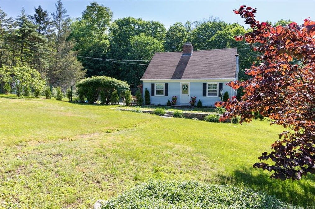 50 Manchester Hts, Winsted, CT 06098-1112