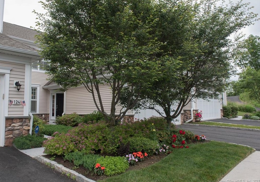 126 Great Hill Dr #126, Bethel, CT 06801