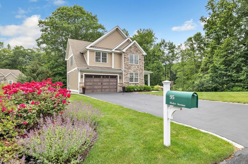 95 Maler Ave, Huntington, CT 06484-5925