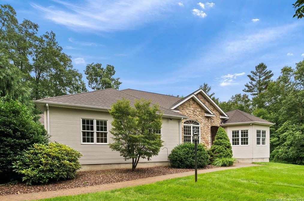 31 Donna Mae Ln, Tolland, CT 06084