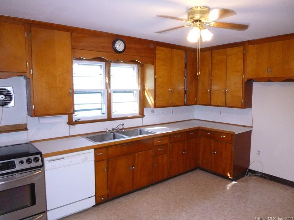 95 Colman St, United States Coast Guard Ac, CT 06320