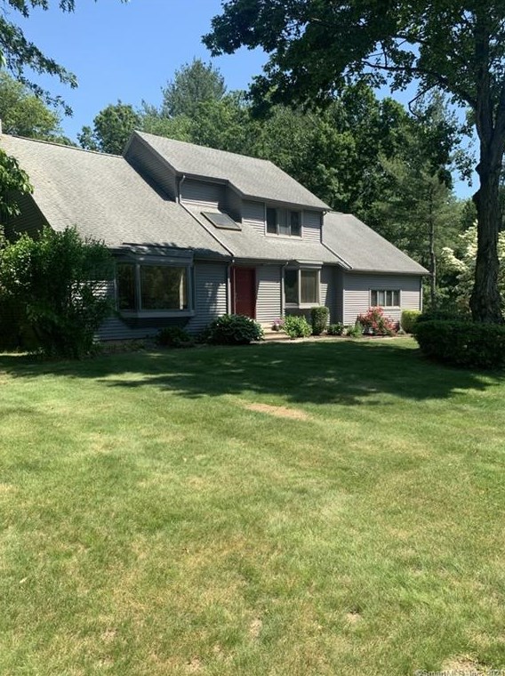 18 Habitat Ln, Bloomfield, CT 06002