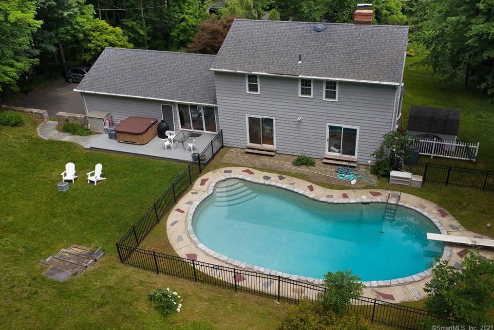 26 Flat Rock Dr, Ridgefield, CT 06877