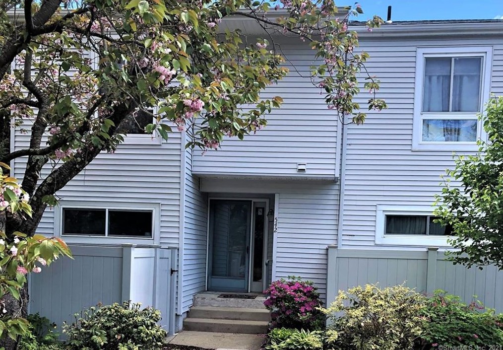 542 Oak Ave #542, Cheshire, CT 06410