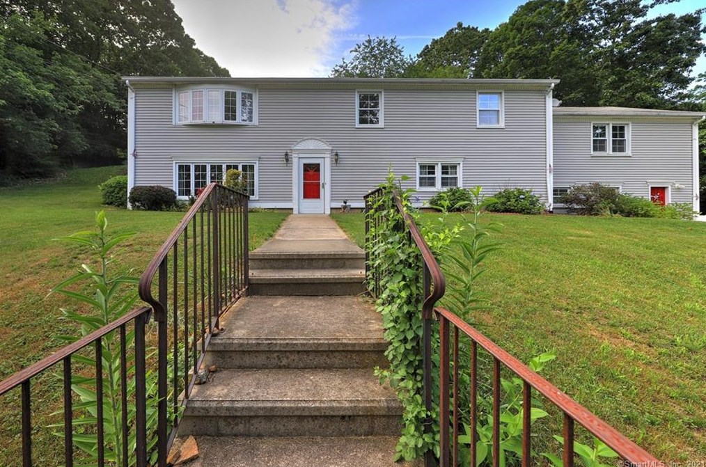 27 Theodore Rd, Huntington, CT 06484