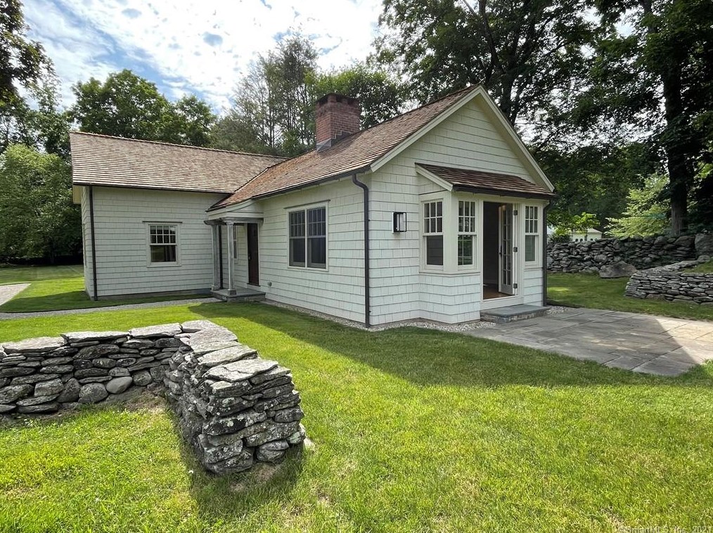 1386 Burr St, Fairfield, CT 06824