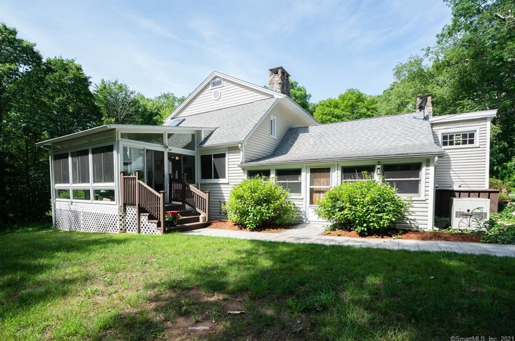 21 Laurel St, Chester, CT 06412