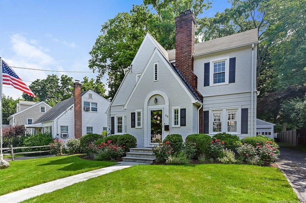 89 Woodmere Rd, Stamford, CT 06905