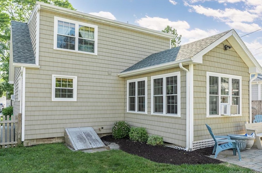 71 Taylor Ave, Madison, CT 06443-2805