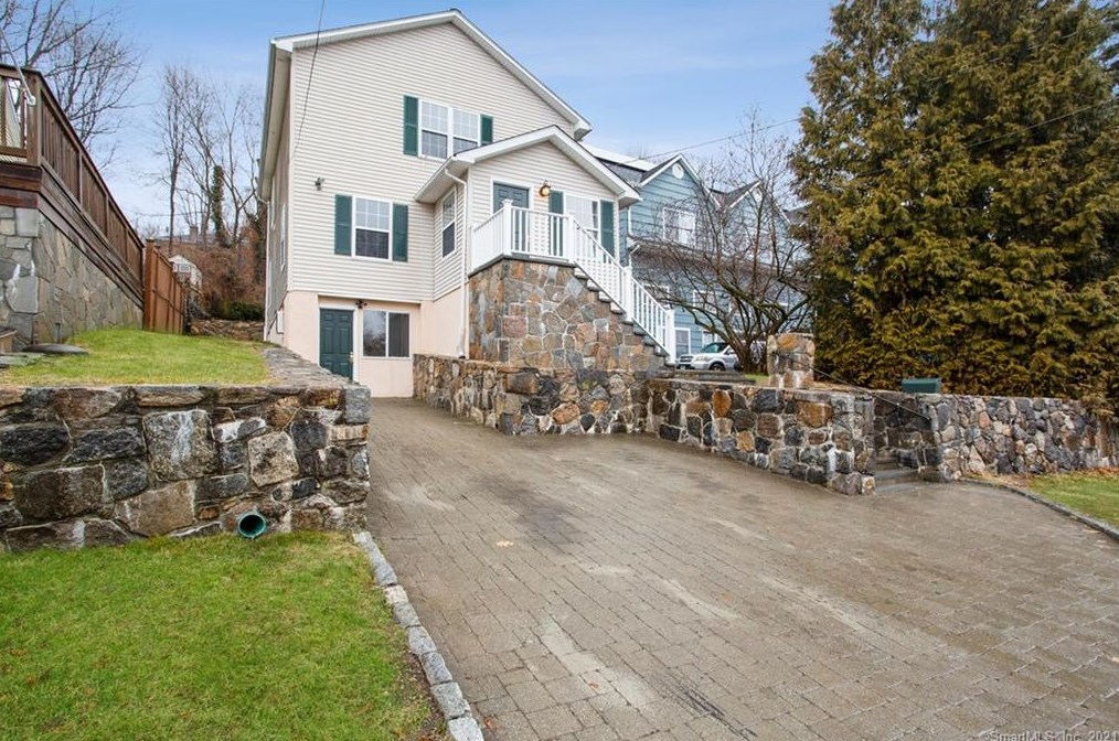 76 Knickerbocker Ave, Stamford, CT 06907
