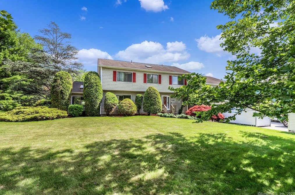 11 Pheasant Ln, Upper Stepney, CT 06468