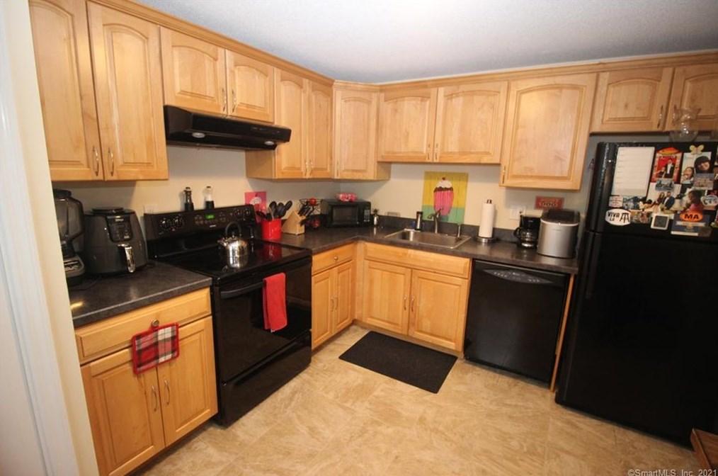 117 Heather Rdg, Huntington, CT 06484