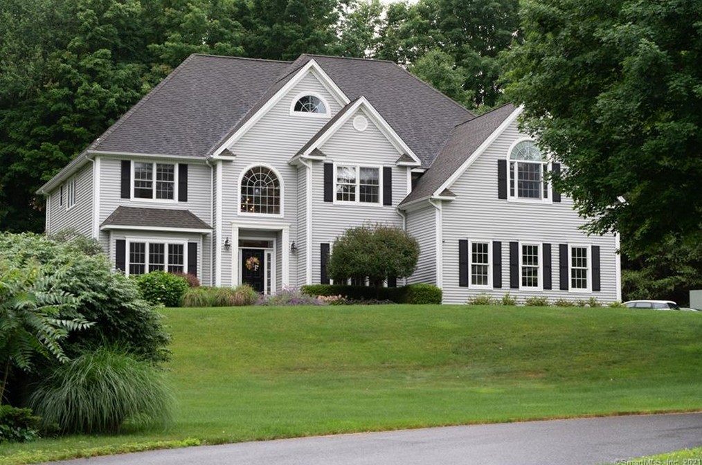 40 Ledgebrook Ln, Southbury, CT 06488 exterior