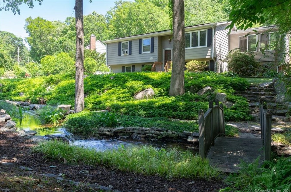 93 Deepwood Dr, Madison, CT 06443-1764