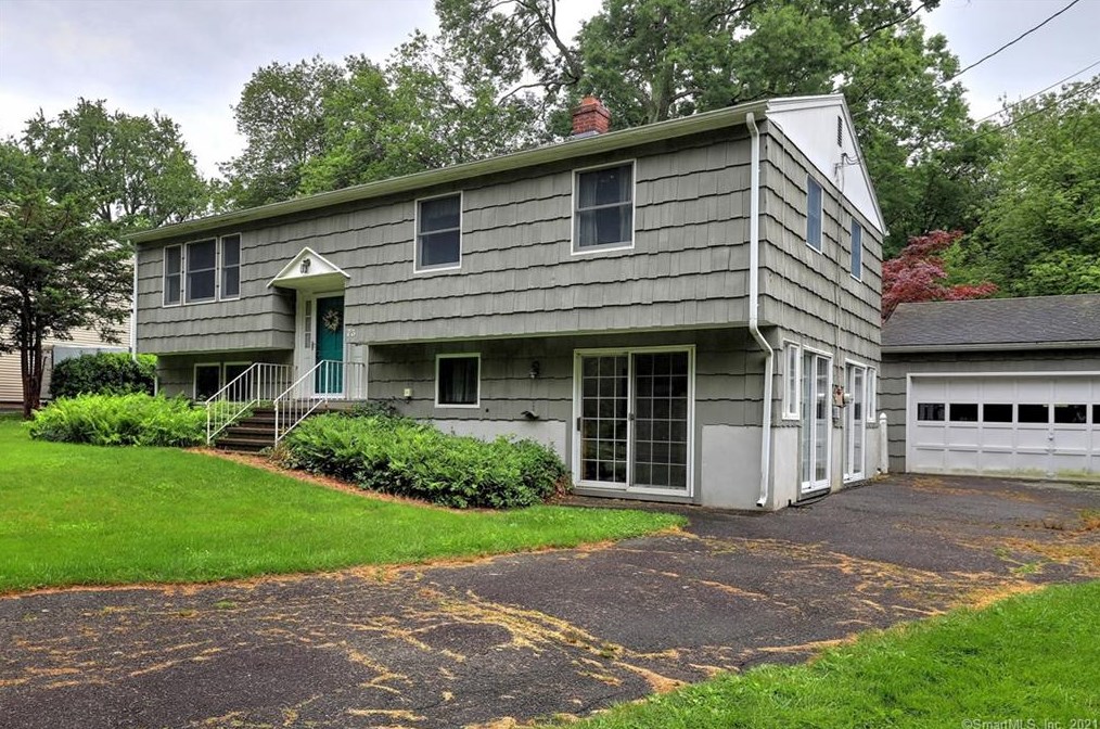 73 Shadyside Ln, Milford, CT 06460